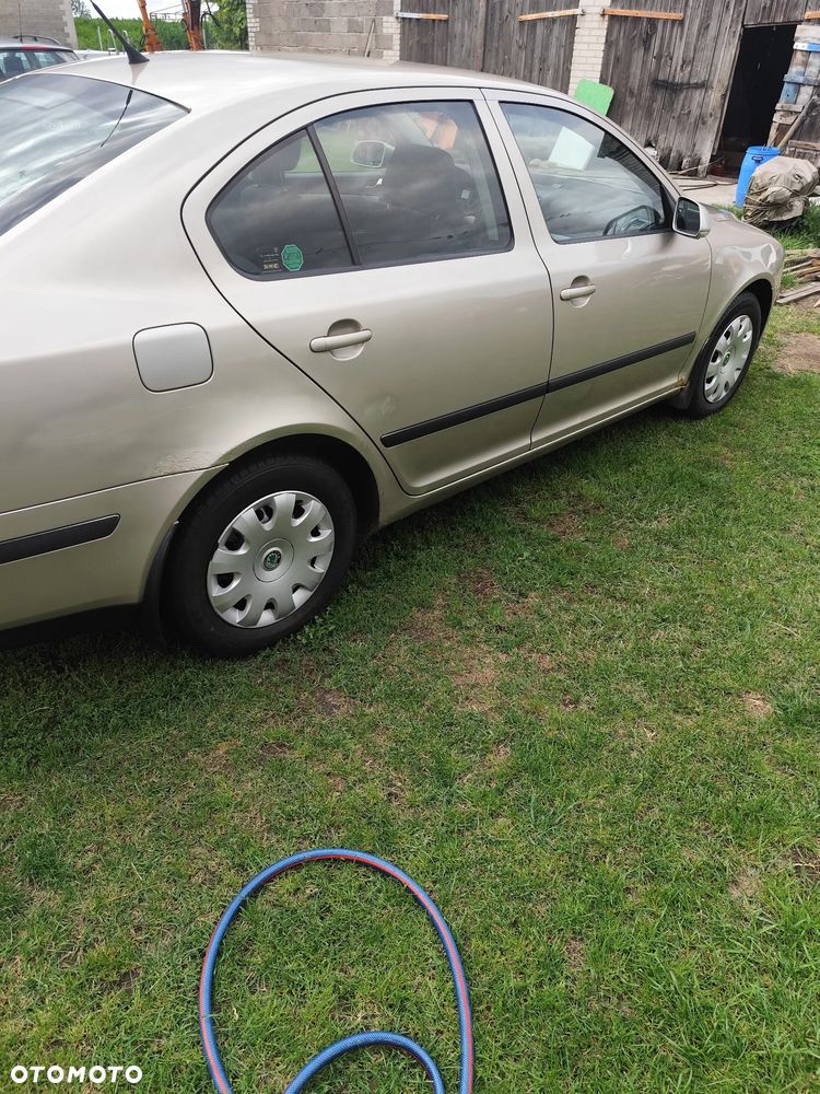 Skoda Octavia 1.6 Ambiente - 8