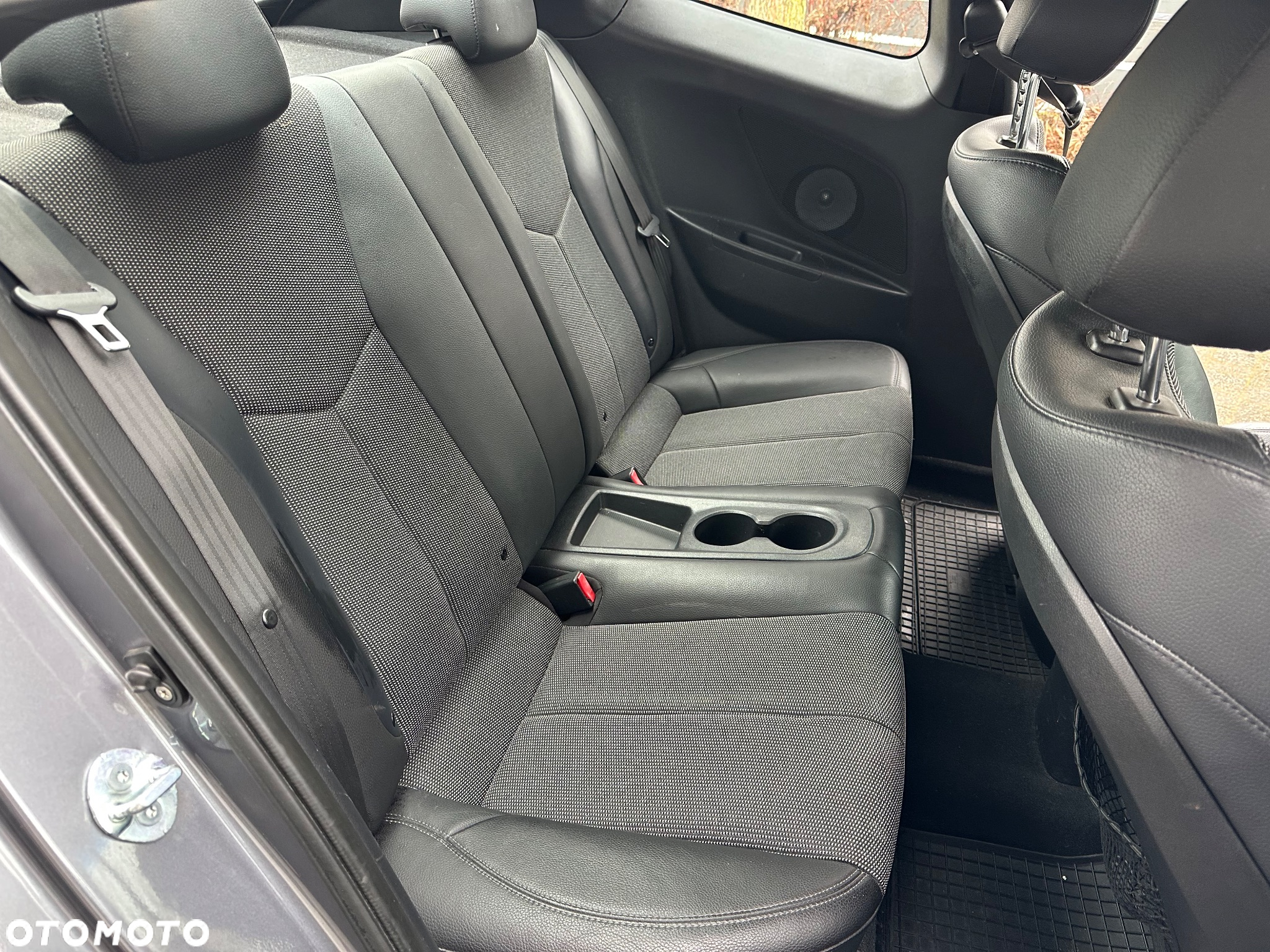 Hyundai Veloster 1.6 GDI Premium - 20