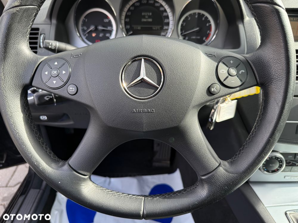 Mercedes-Benz Klasa C 180 CGI BlueEff Avantgarde - 25