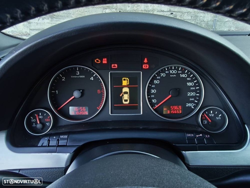 Audi A4 2.0 TDI S-line - 27