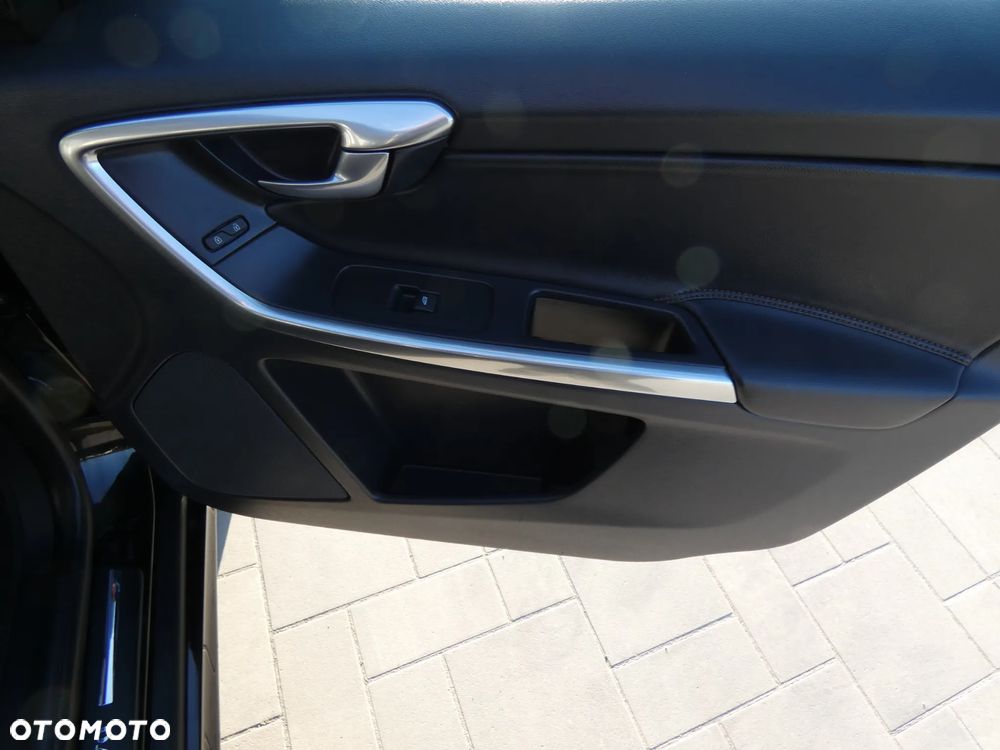 Volvo XC 60 D5 AWD Momentum - 32
