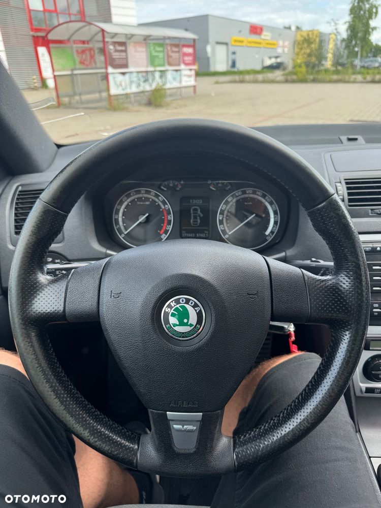 Skoda Octavia 2.0 TDI CR DPF RS - 34