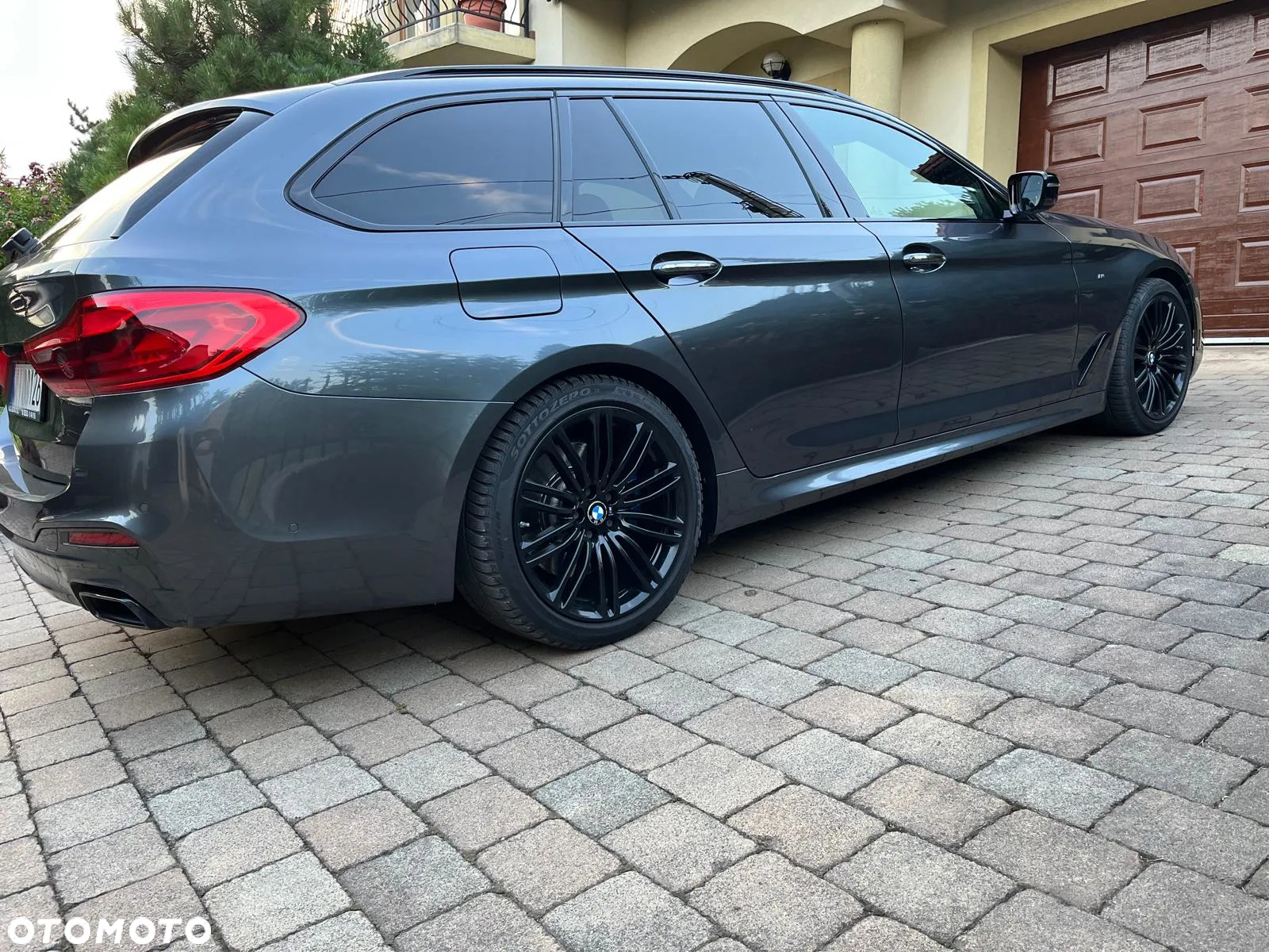 BMW Seria 5 M550d xDrive Touring - 9