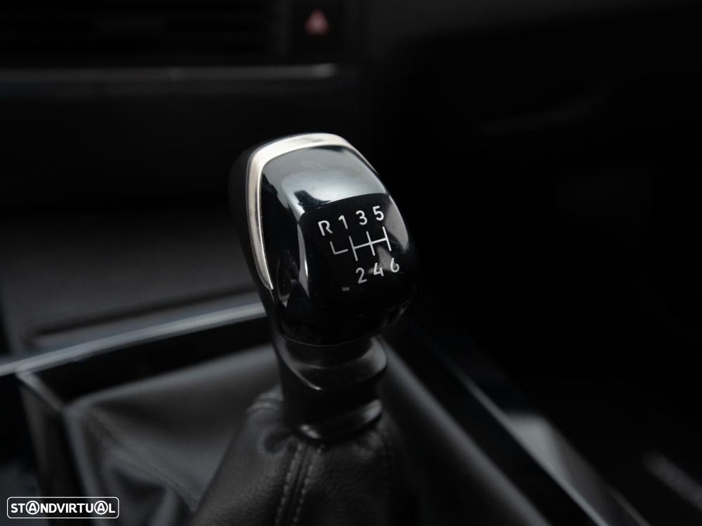 Opel Astra 1.5 D Business — fotografia 17