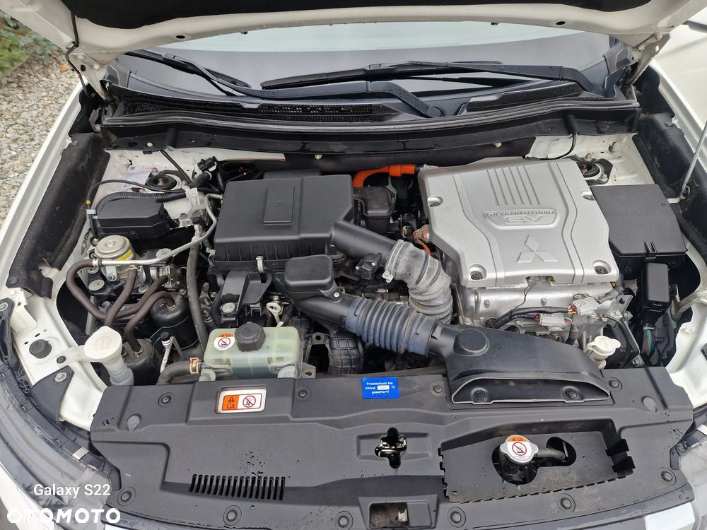 Mitsubishi Outlander - 32