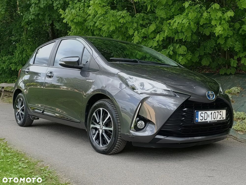 Toyota Yaris Hybrid 100 Premium - 36