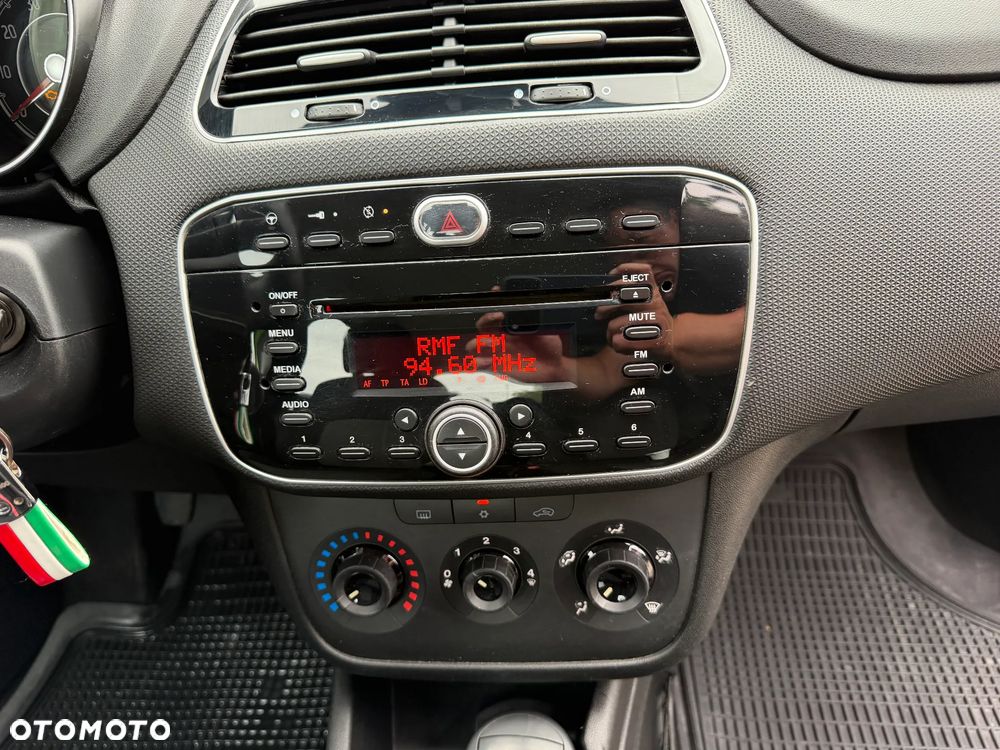 Fiat Punto 1.4 Young - 32
