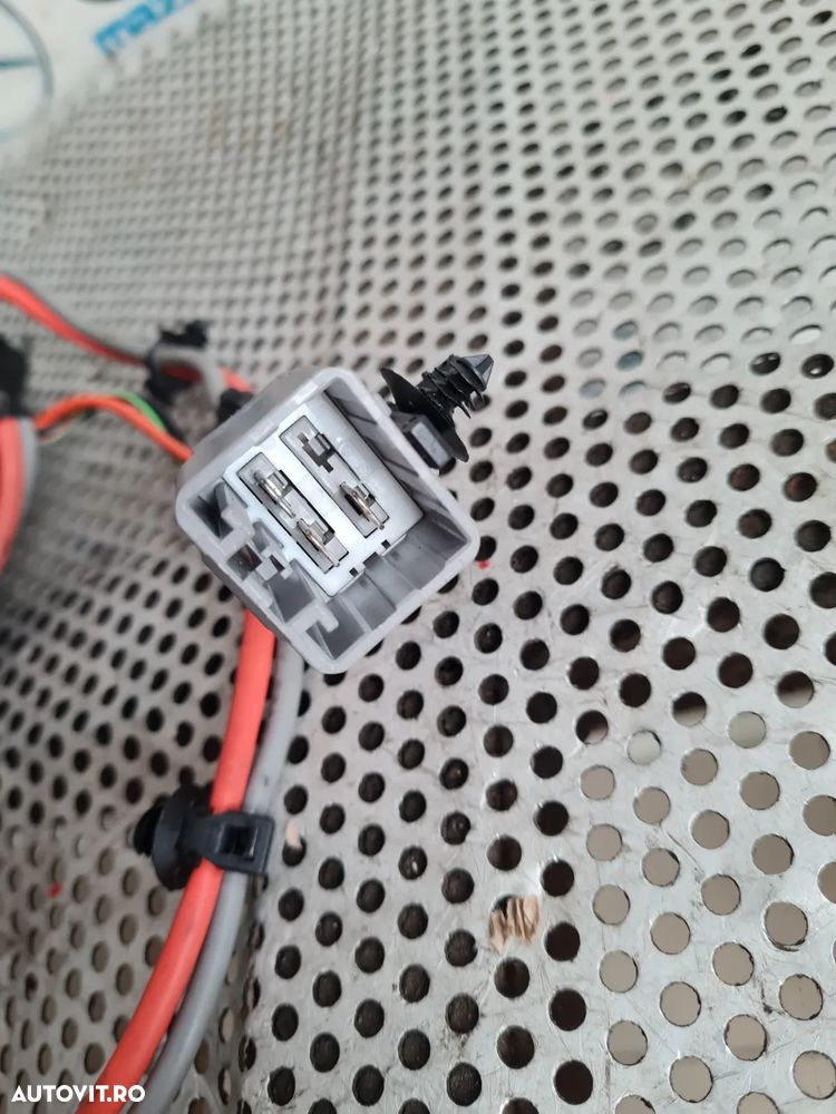 nvertor Curent Ford Kuga 2 II 12-230 Volti Cod GJ5T-19G317-BB  - Dezmembrari Arad - 3