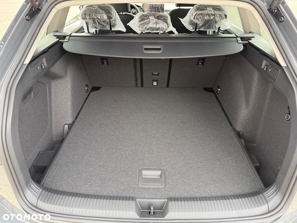 Volkswagen Golf Variant - 35