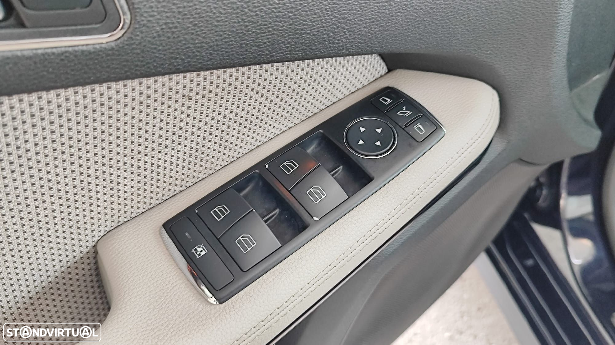 Mercedes-Benz E 220 CDi Avantgarde - 26