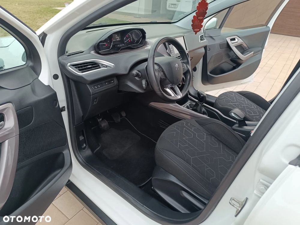 Peugeot 2008 1.2 Pure Tech Style - 16