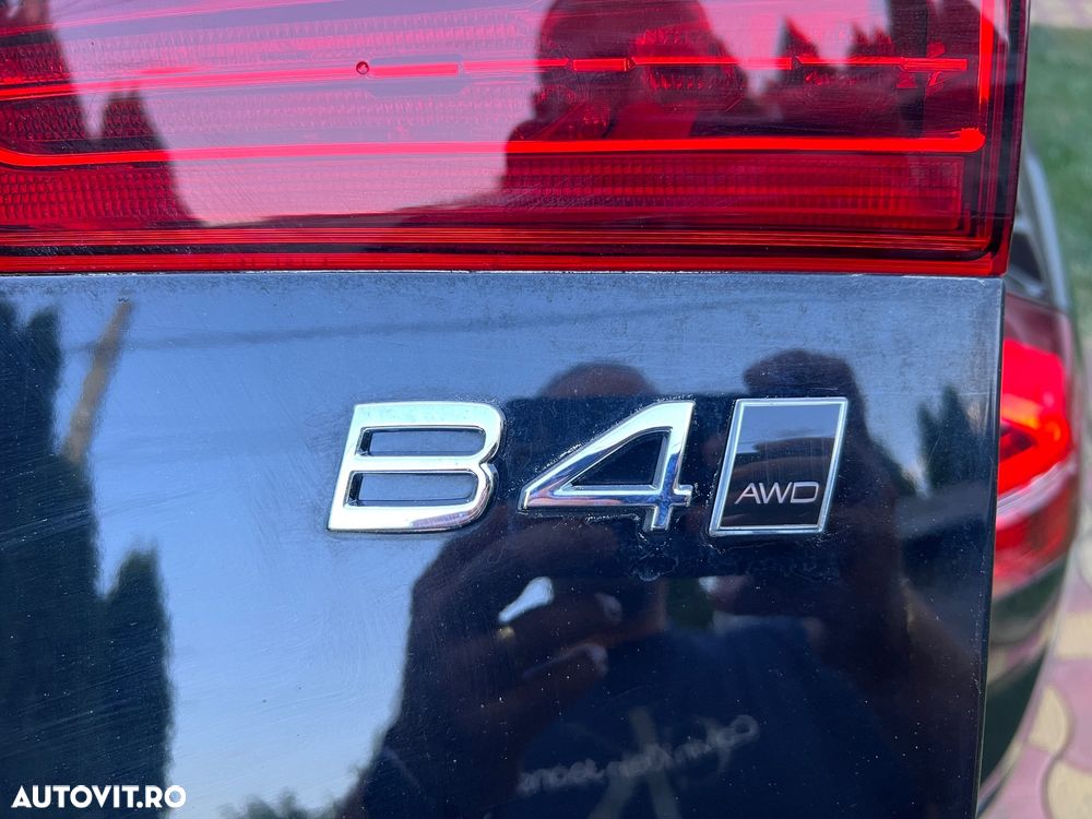 Volvo XC 60 B4 MHEV AT AWD Ultimate Dark - 31