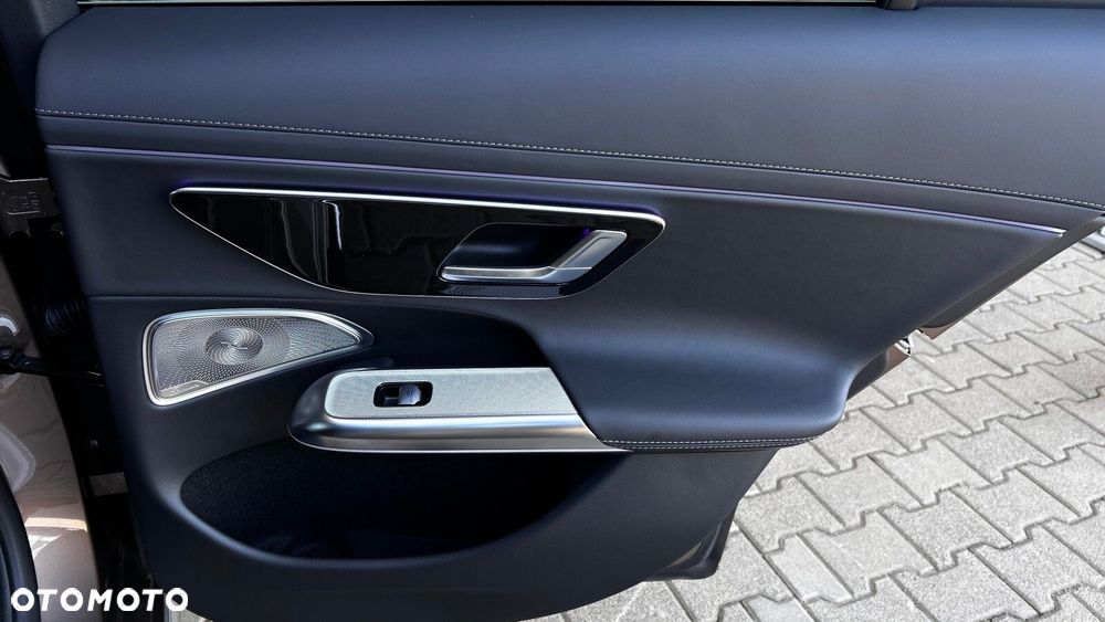 Mercedes-Benz Klasa E 220 d mHEV 4-Matic Exclusive 9G-Tronic - 30