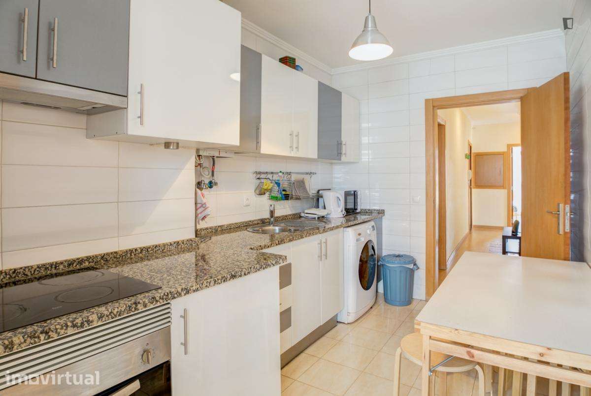 Quarto - localizado em Penha de França Lisbon - Grande imagem: 3/17