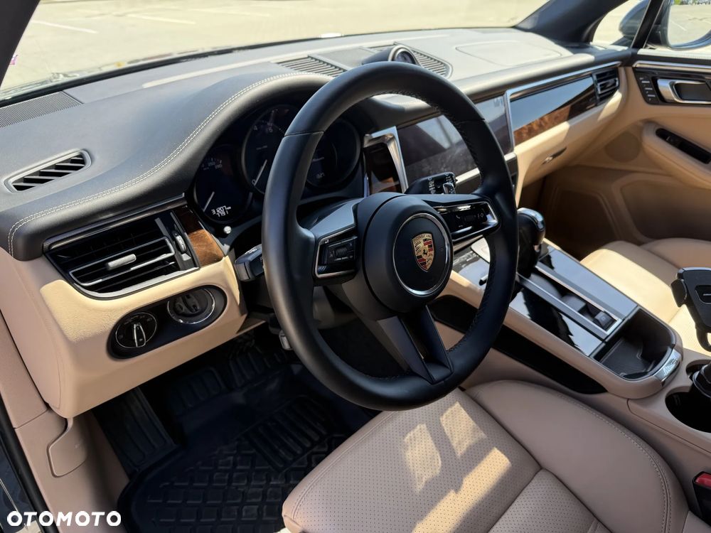 Porsche Macan Standard - 2