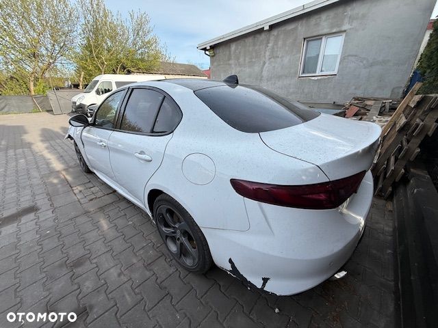Alfa Romeo Giulia 2.0 Turbo 16V AT8 Veloce - 2