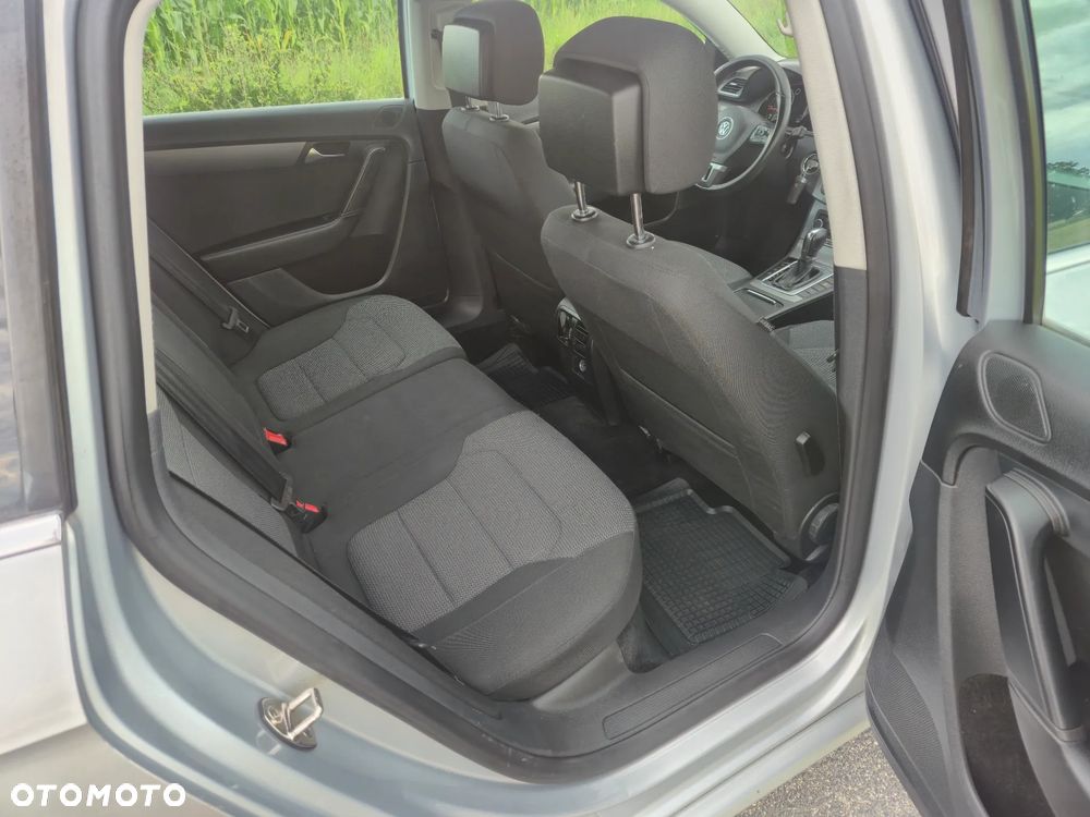 Volkswagen Passat 2.0 TDI DPF DSG Comfortline - 10