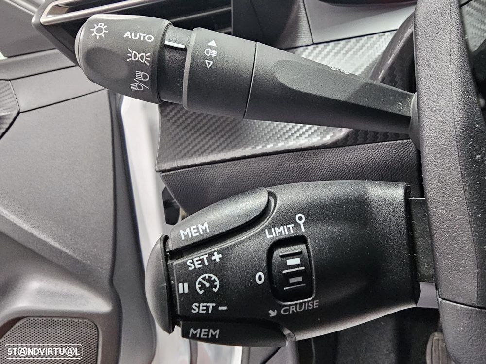 Peugeot 208 1.2 PureTech Active Pack - 17