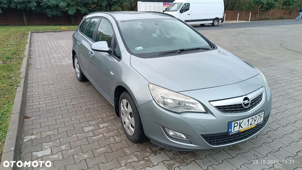 Opel Astra 2011 photo 2