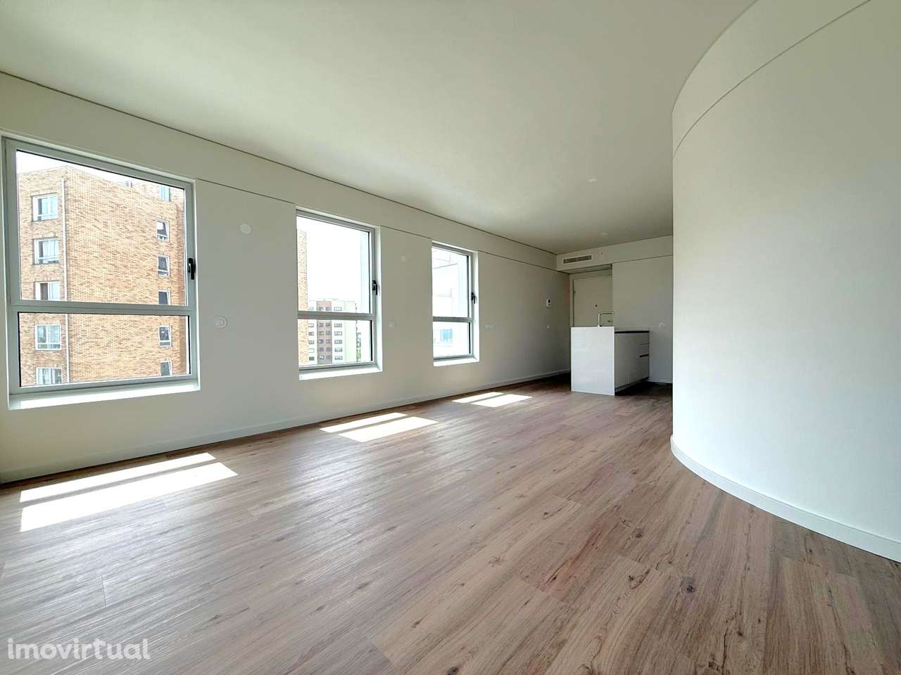 T1 c/ 2 Varanda Sul/Poente, Garagem e Arrumo em Ramalde - Grande imagem: 3/14