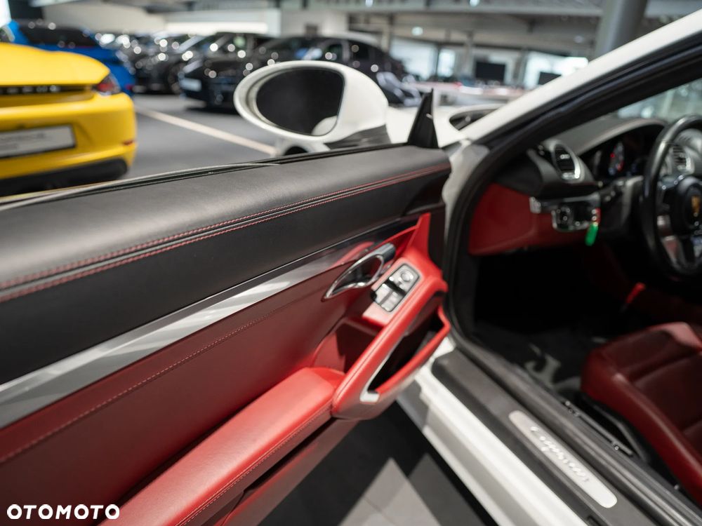 Porsche 718 Cayman - 22