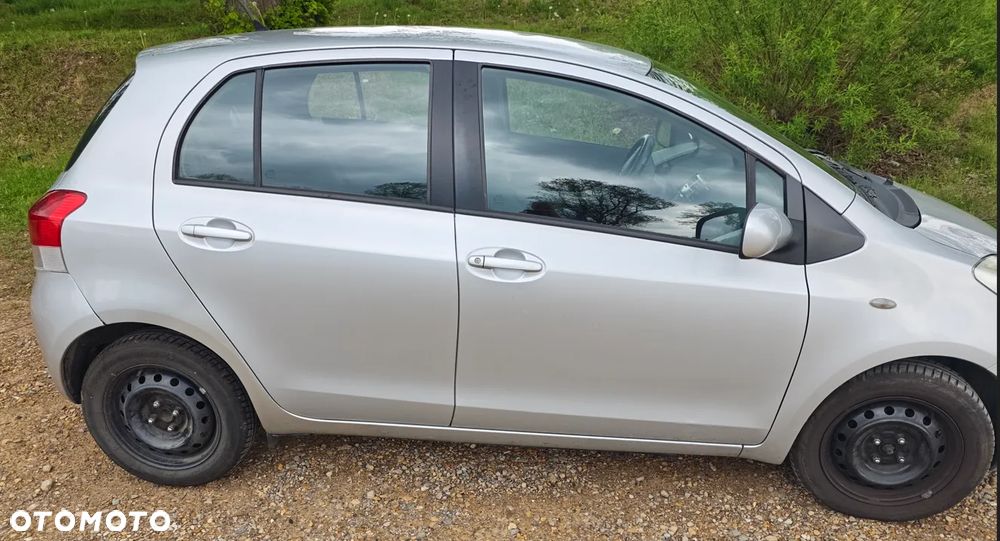 Toyota Yaris - 4