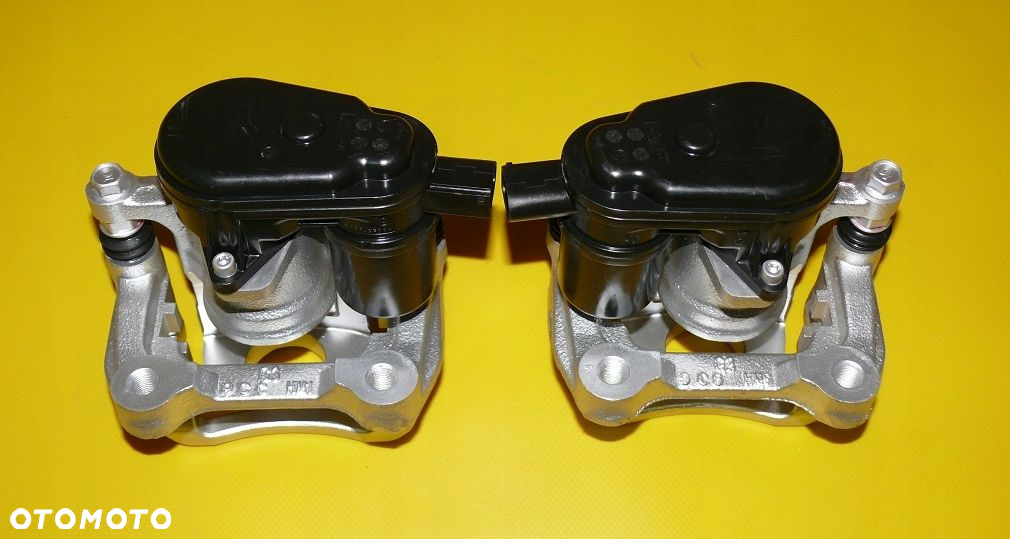 ZACISKI LEWY PRAWY TYŁ HYUNDAI I30 III 3 KIA CEED III 3 284/10mm 17r.- - 7