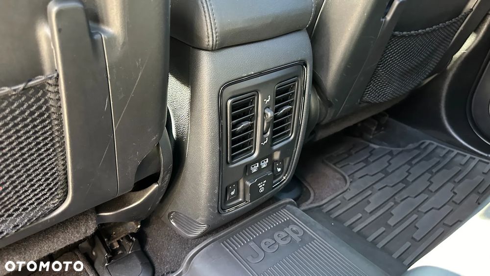 Jeep Grand Cherokee - 20