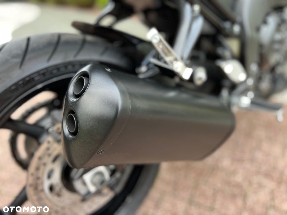 Yamaha FZ8 - 13