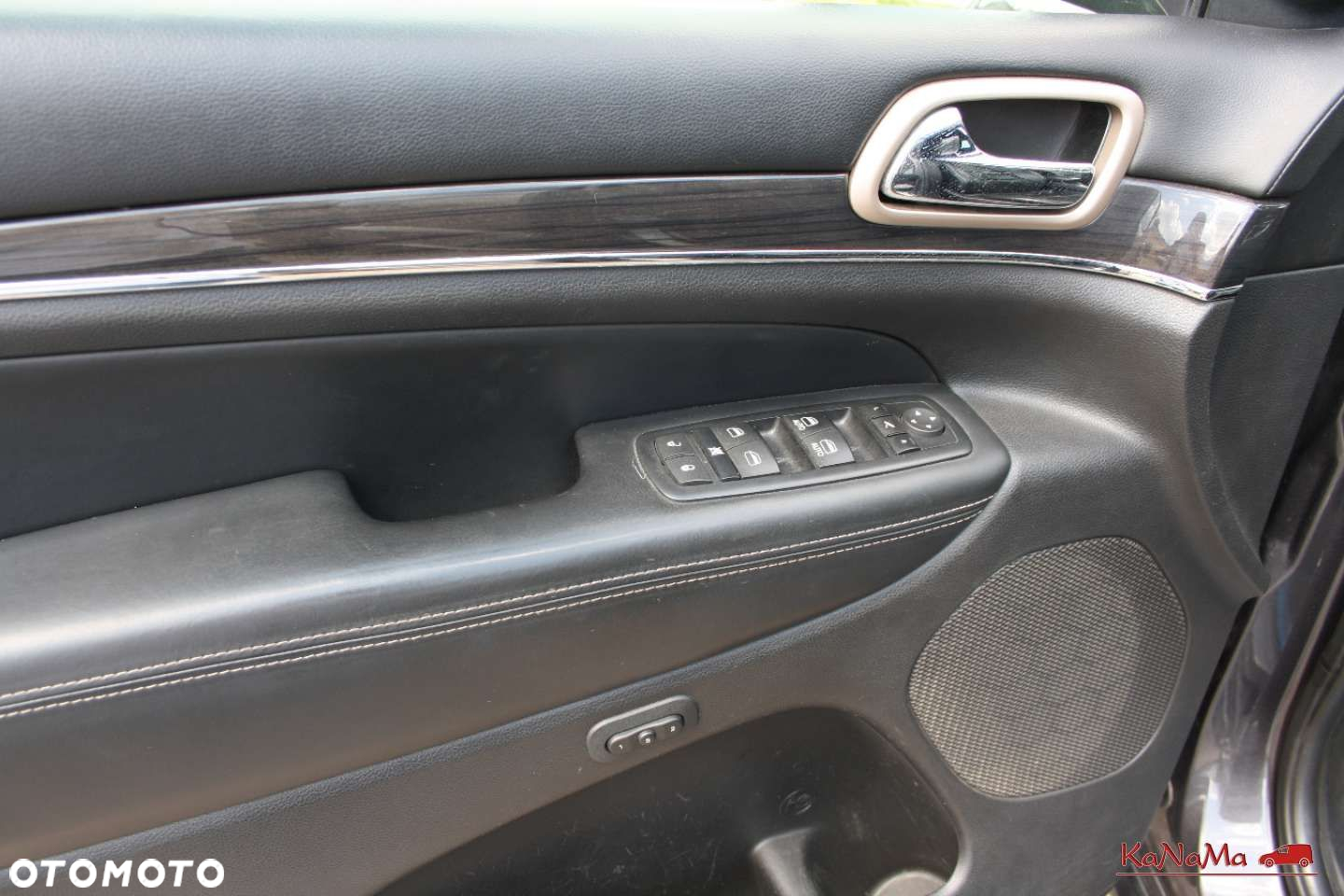 Jeep Grand Cherokee - 21