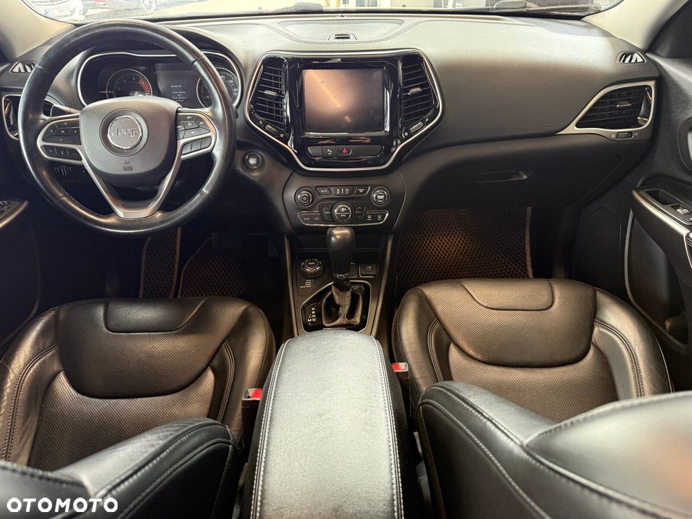 Jeep Cherokee - 17