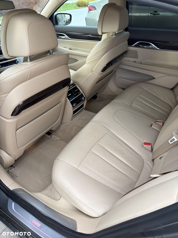 BMW Seria 7 - 21