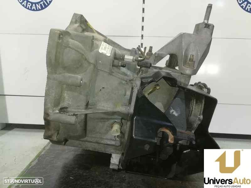 CAIXA VELOCIDADES FORD FOCUS 2000 -TXS4R7002FA - 1