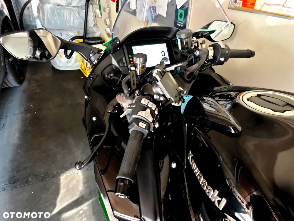 Kawasaki Ninja H2 SX - 12