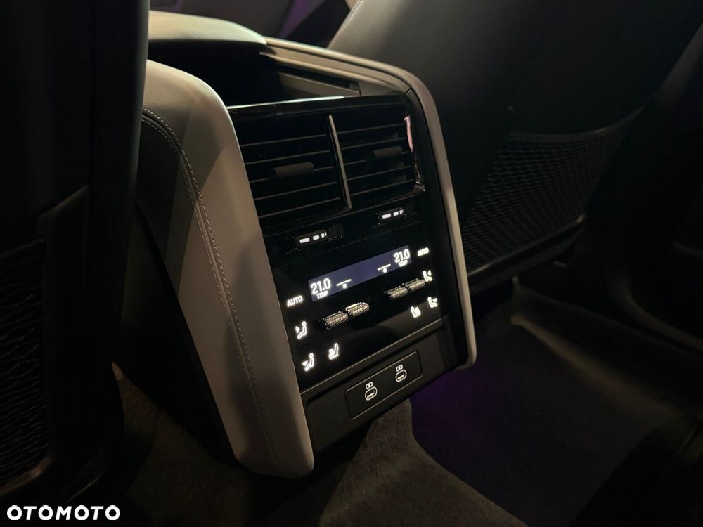 Porsche Cayenne - 32