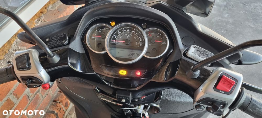 Piaggio MP-3 - 5