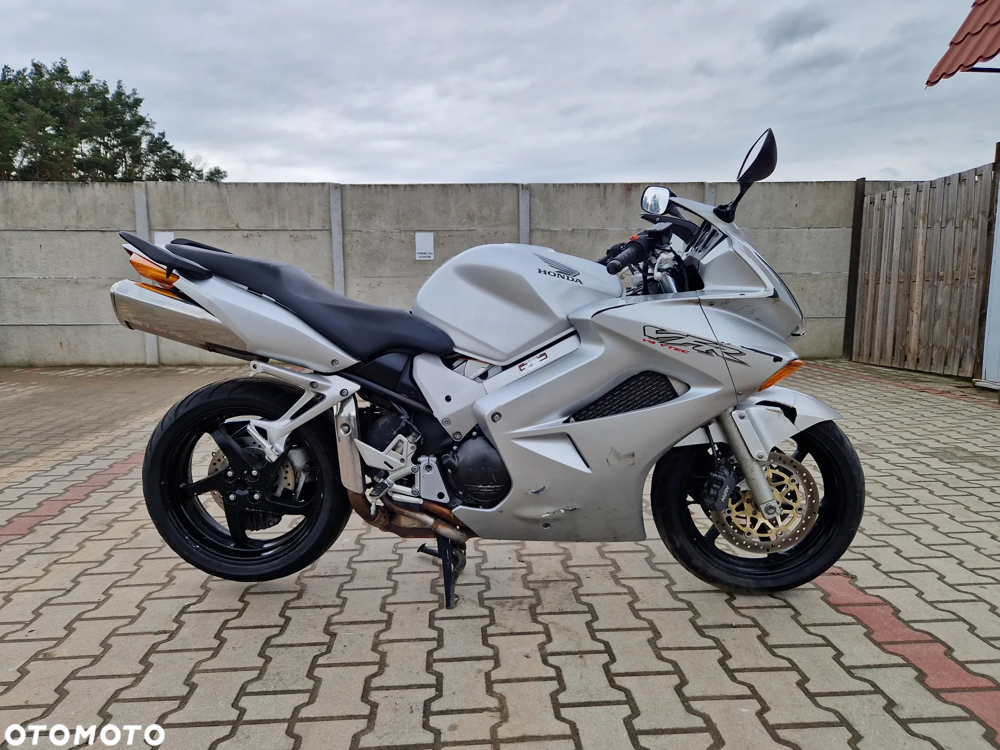 Honda VFR - 4