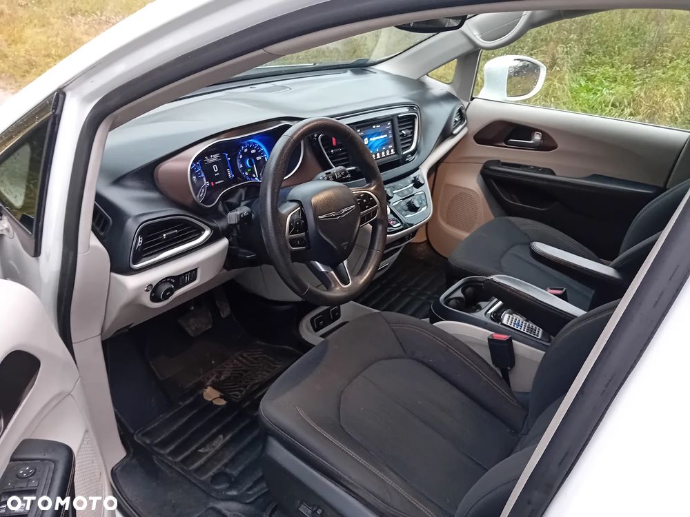 Chrysler Pacifica - 6