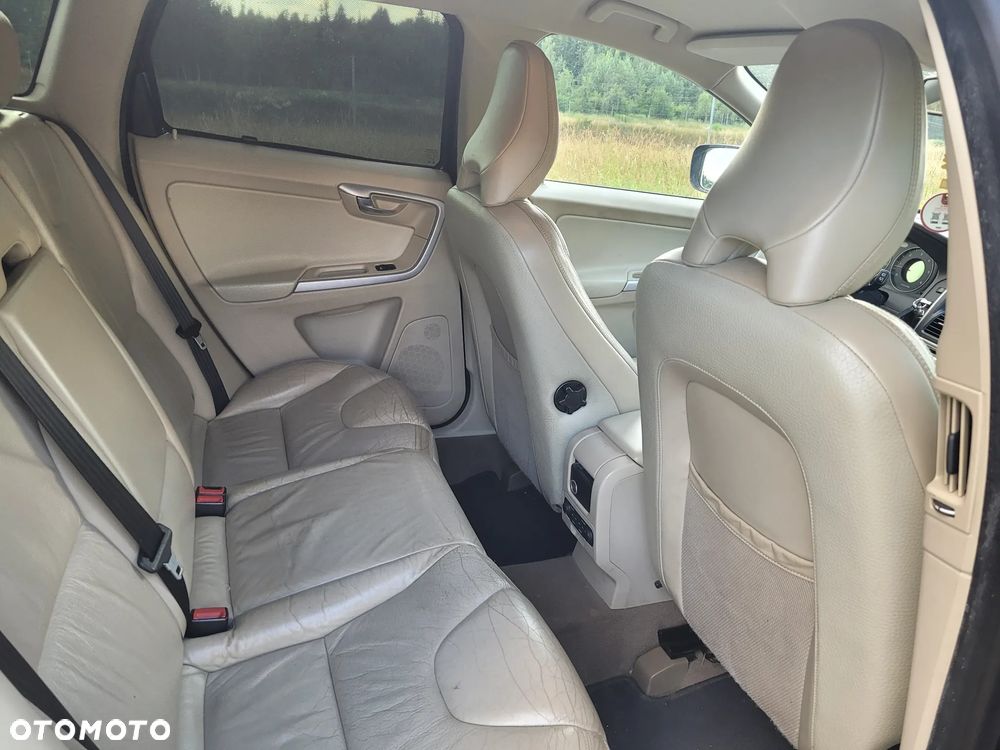 Volvo XC 60 2.4D AWD Momentum - 9