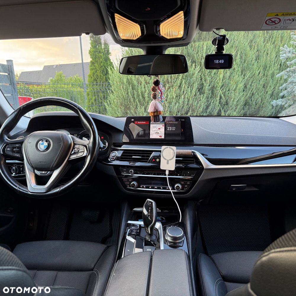 BMW Seria 5 520d Sport Line - 6