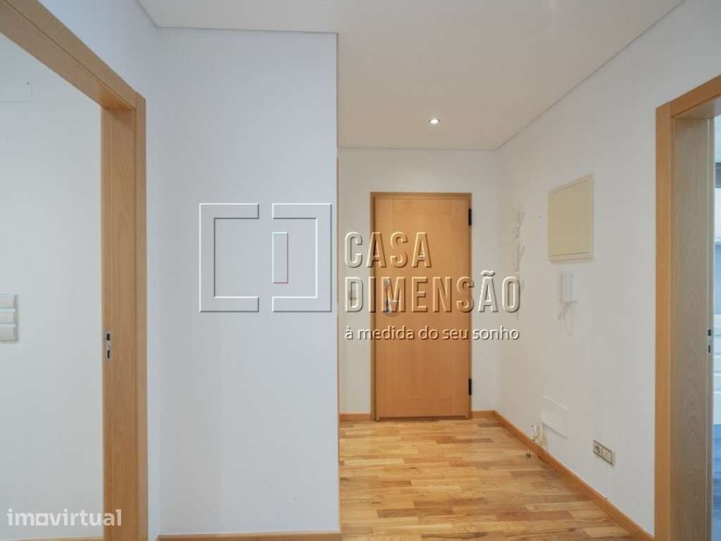 Apartamento de tipologia T2 na Serra de Carnaxide, Garagem BOX, com... - Grande imagem: 3/39