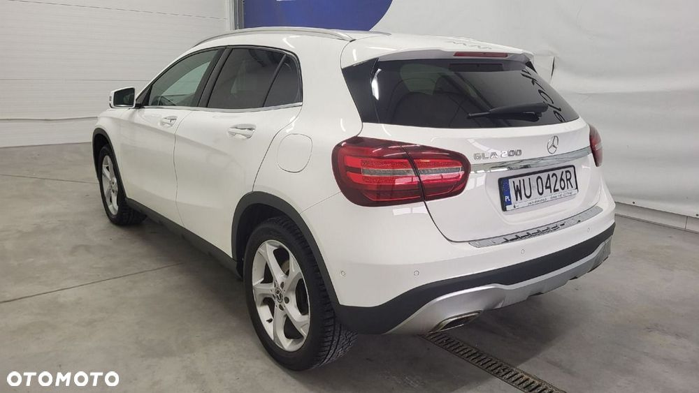 Mercedes-Benz GLA - 8