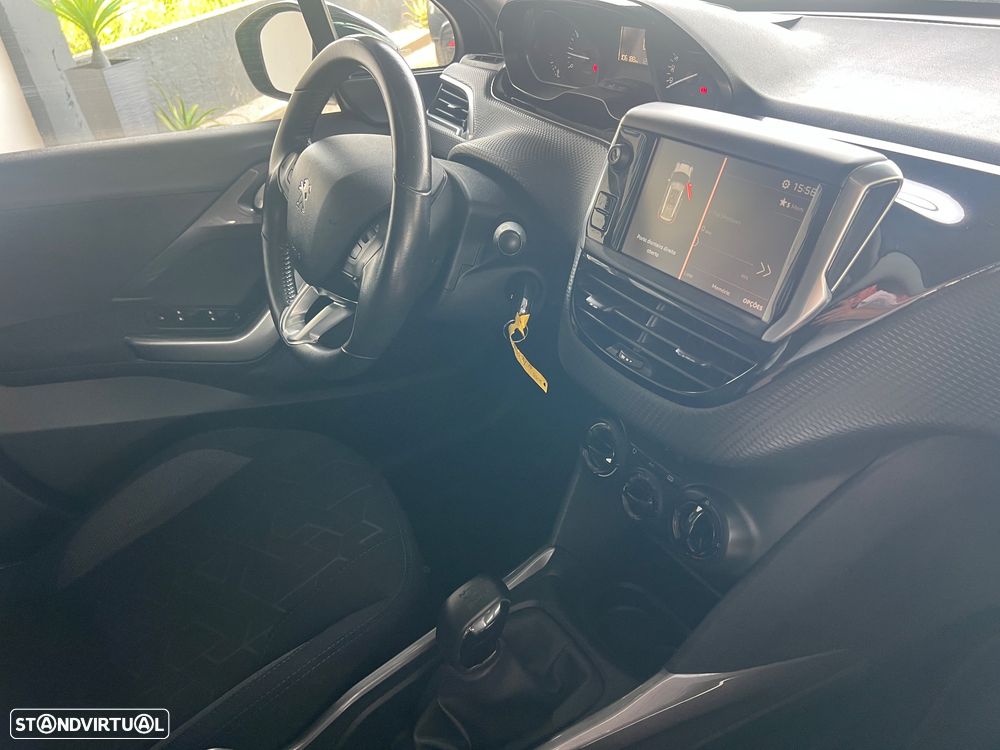 Peugeot 2008 1.2 PureTech Style - 12
