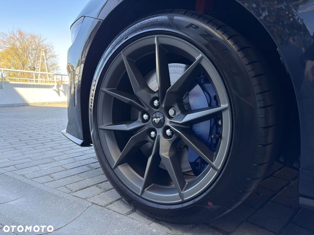 Ford Mustang - 25