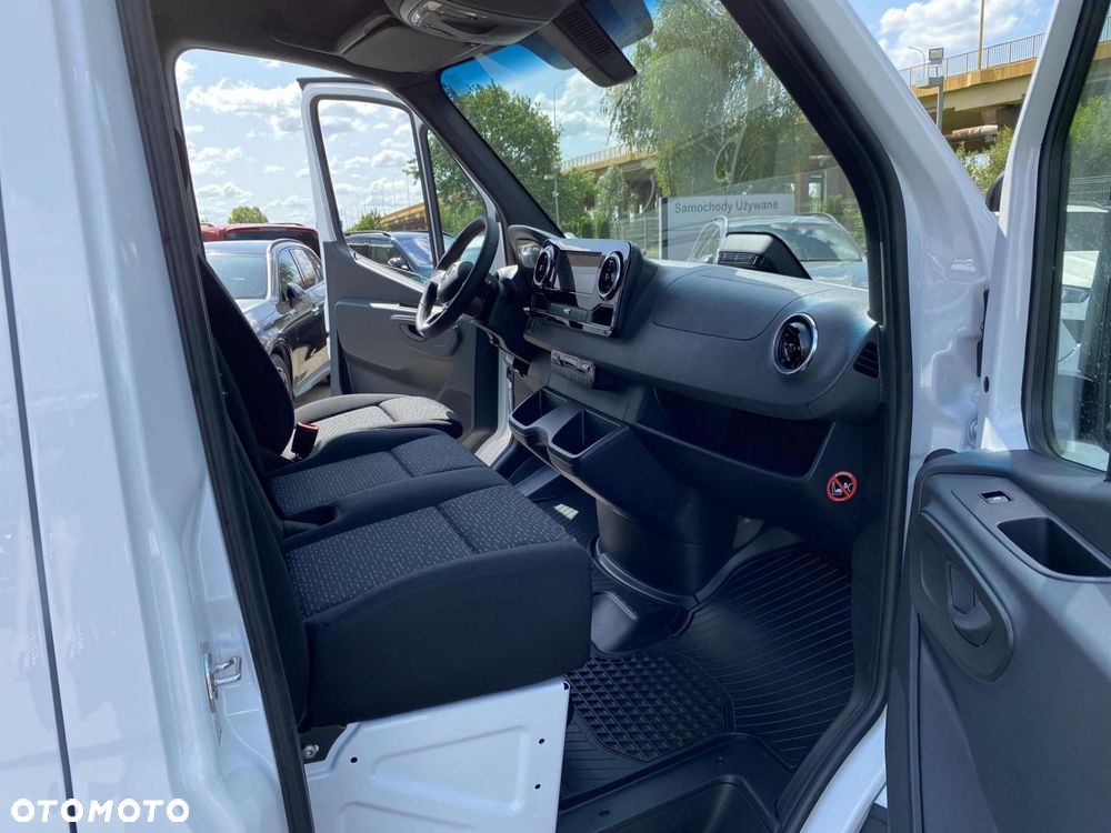 Mercedes-Benz Sprinter - 16