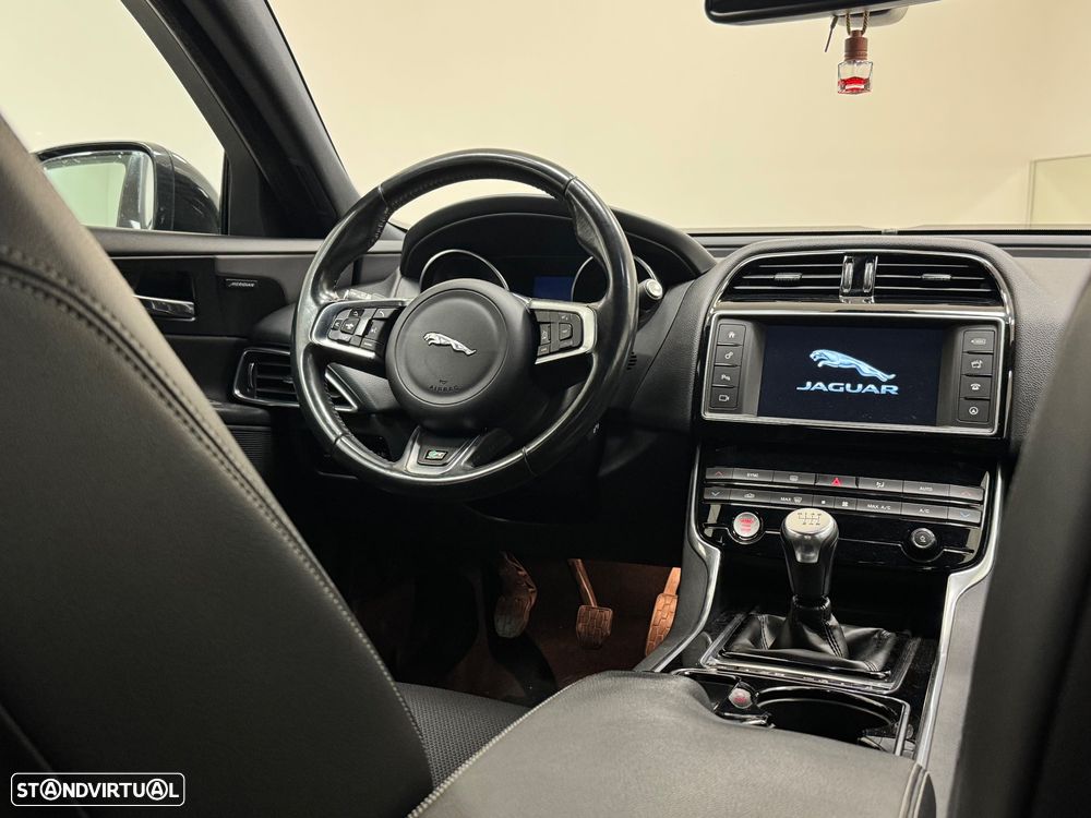 Jaguar XE E-Performance R-Sport - 19