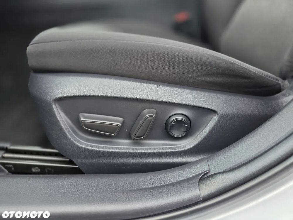 Toyota Camry 2.5 Hybrid Comfort CVT - 34