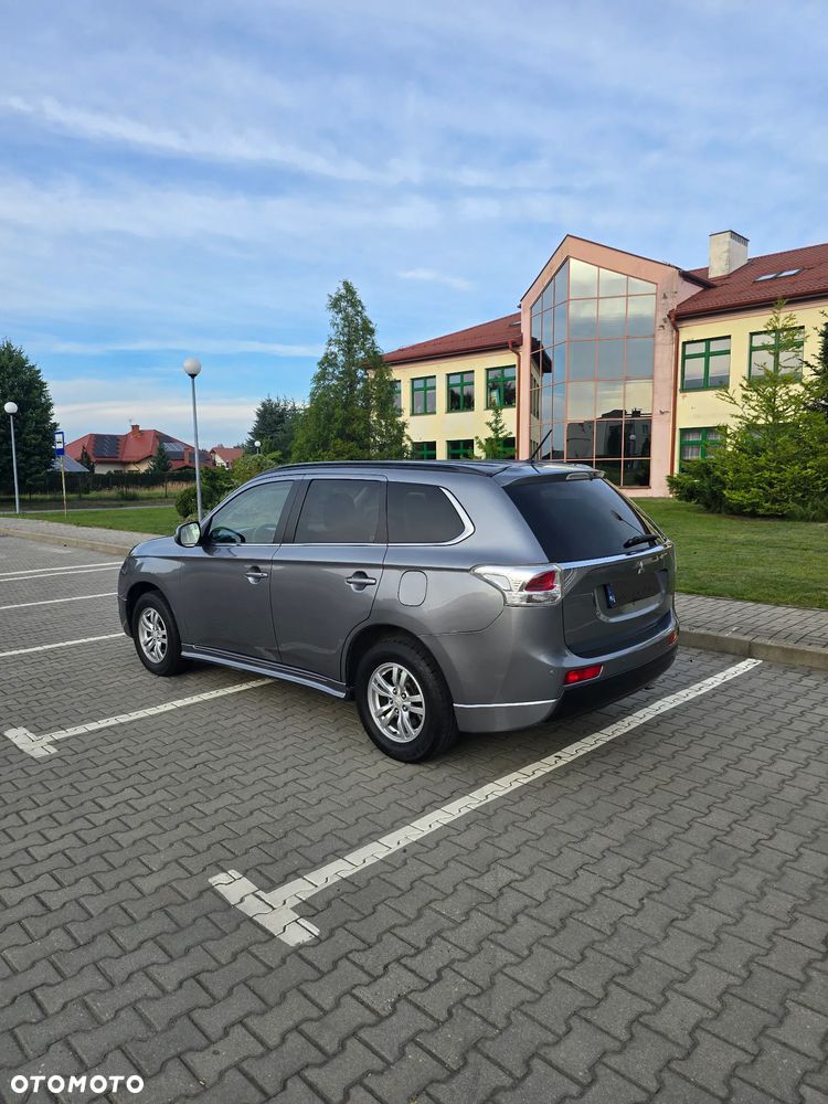 Mitsubishi Outlander 2.2 DI-D 2WD Invite - 4
