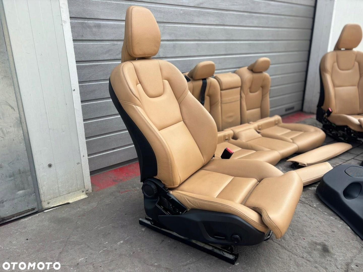 VOLVO XC60 II FOTELE SIEDZENIA WNĘTRZE EUROPA JASNE SKÓRA 2019R - 7