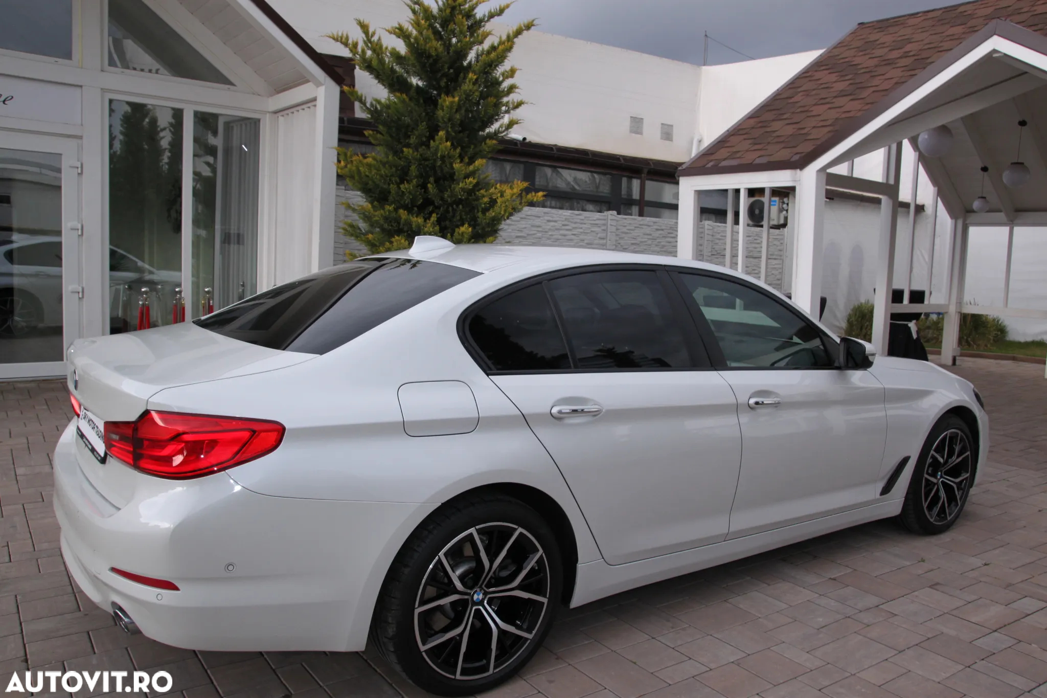 BMW Seria 5 520d AT - 2